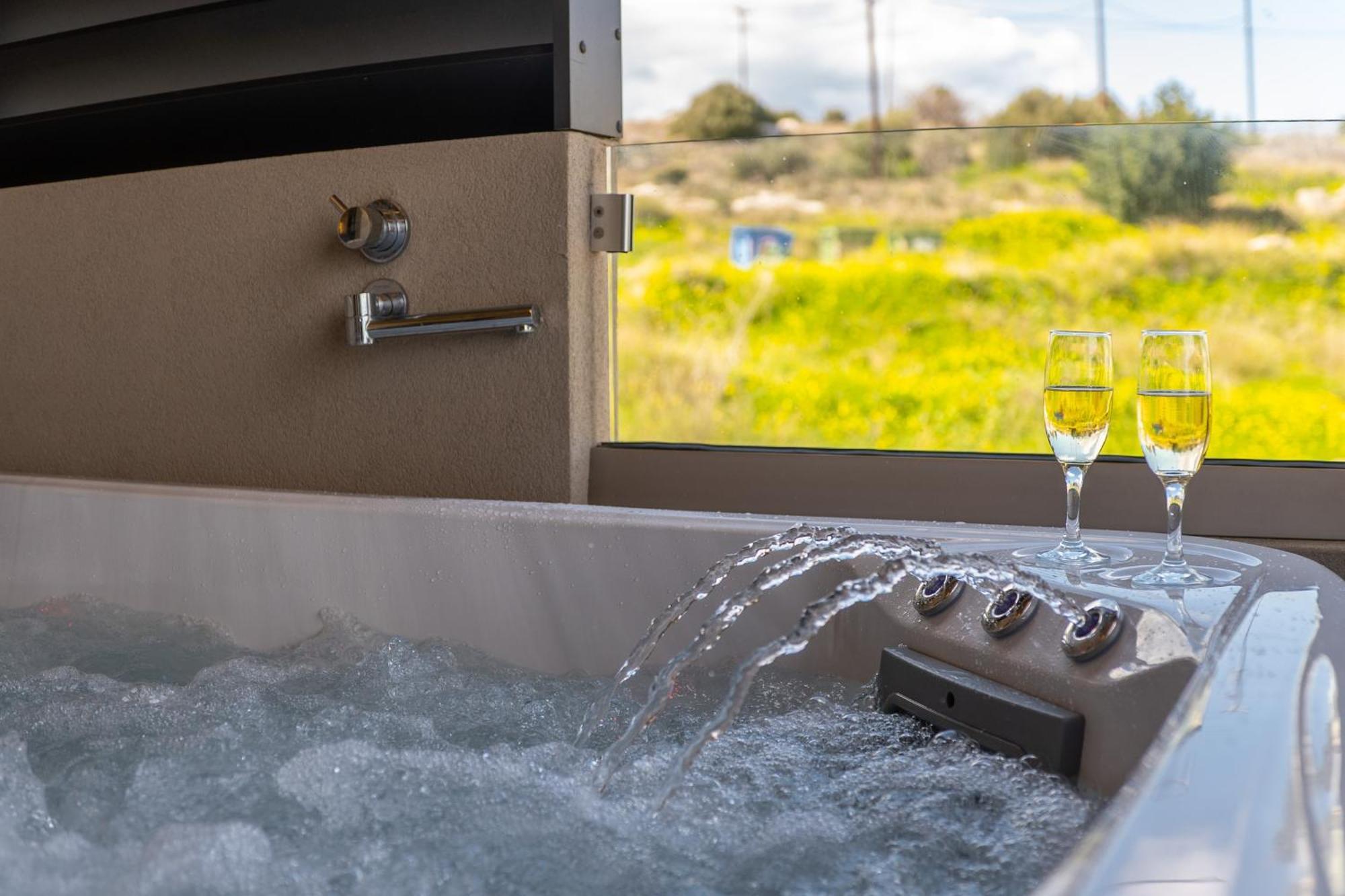 Eros Luxury Suites 레팀노 외부 사진